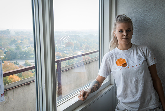 Malerelev Nanna Dyrstrøm bruger Facebook-gruppen aktivt til at stille faglige spørgsmål og få brugbare fif fra kollegerne i faget.