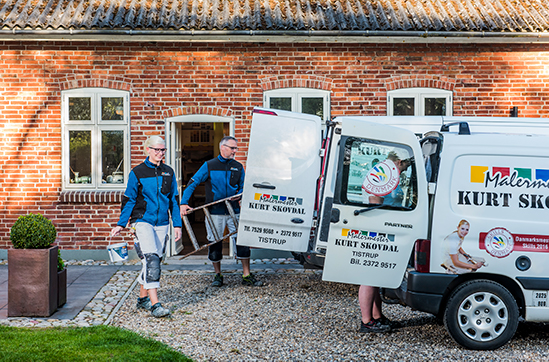 Malermester Kurt Skovdal mener, at det først er, når eleven er udlært, at frugterne for alvor kan plukkes. Det har han  netop gjort ved at ansætte Rebekka Guldbrand Vedstesen som svend i firmaet. Hun giver god reklameværdi, fordi hun har vundet DM i Skills to gange, de nordiske mesterskaber og deltager i VM i Skills i 2018.