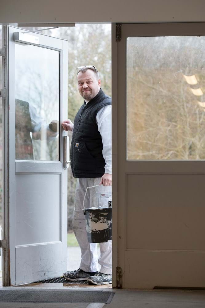 For at komme i gang, skrev malermester Torben Jensen rundt til lokale tømrer- og murermestre. Det gav langsomt bonus.