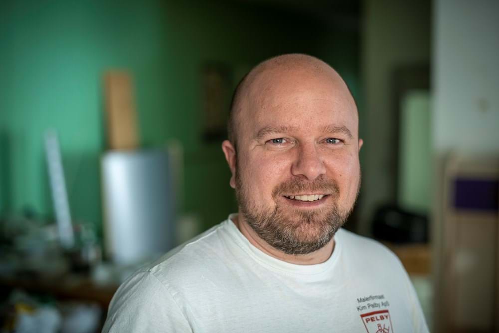 Selvom der var tale om en mindre fejl, der kunne overses, valgte malermester Kim Pelby at lægge sig fladt ned og undskylde over for kunden. Foto Søren Hytting