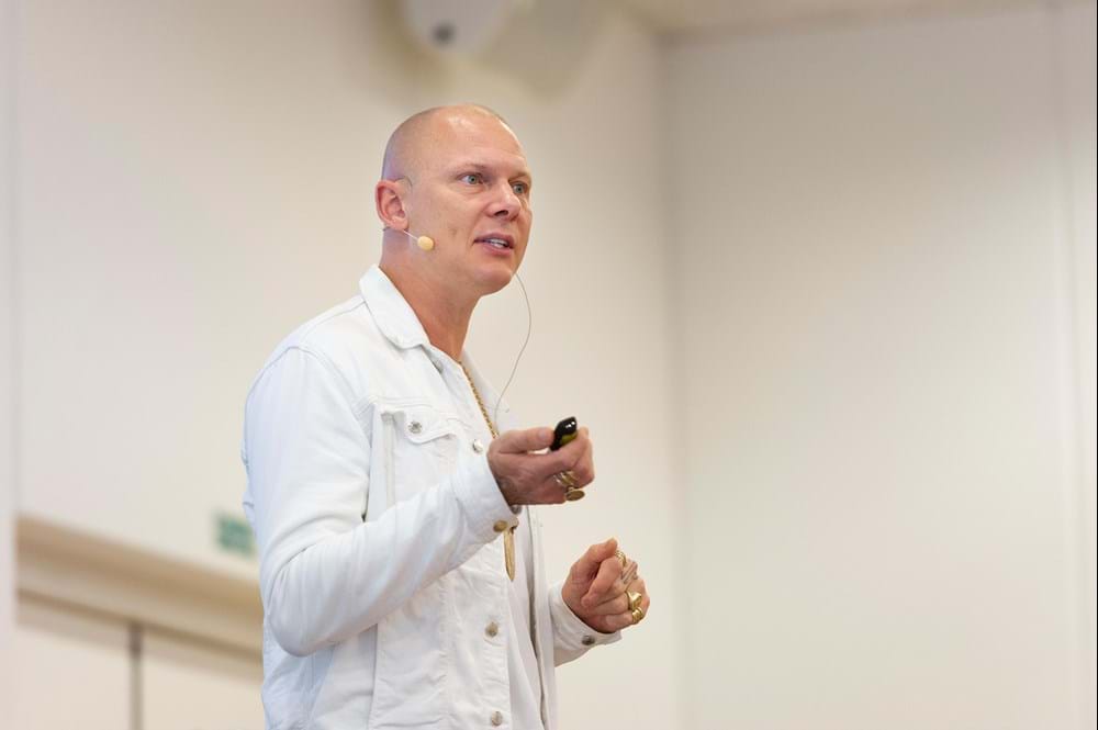 Jim Lyngvild ved godt, at han ved at være højtråbende, at fok forholder sig til ham som person. Men han er skide ligeglad....