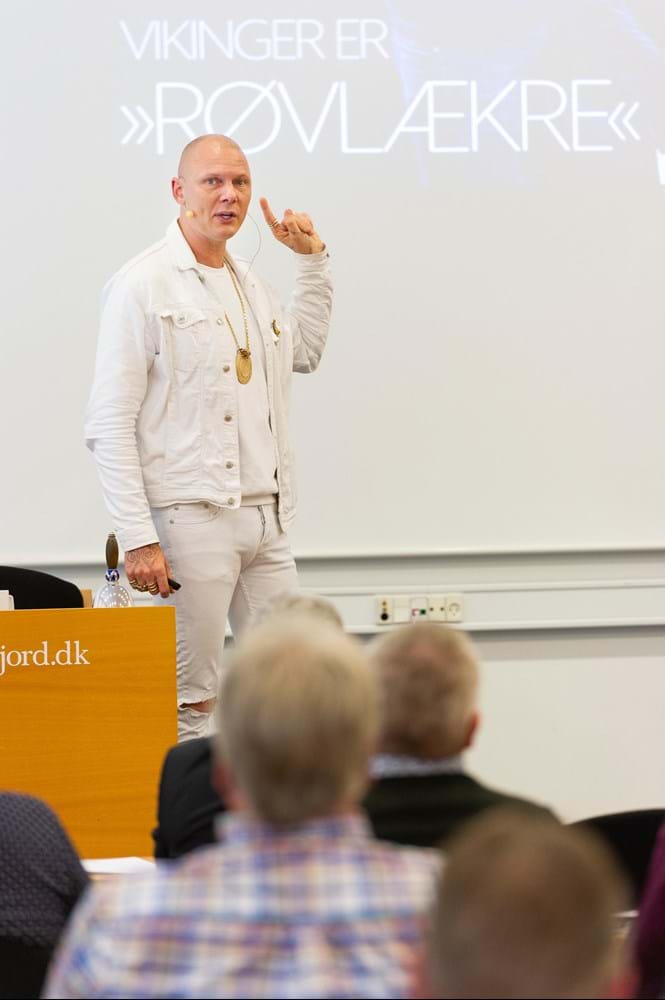 Jim Lyngvild er helt bevidst om, at han bliver opfattet som en højtråbende homo, der bor på en vikingeborg. Foto Alex Tran.