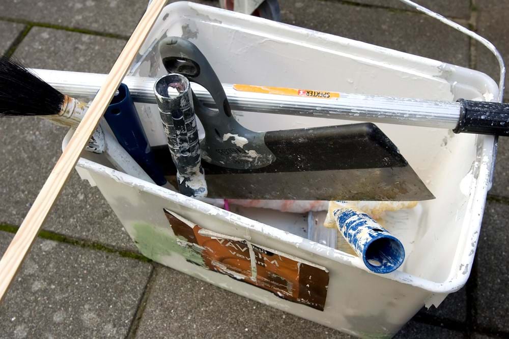 Malermestre jagter arbejdskraft for tiden, men arbejdsløse malersvende takker omkostningsfrit nej til jobtilbud.