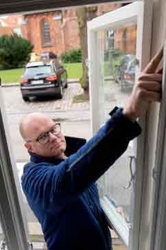 Malermester Jacob Runge Olsen, Helsingør, har erfaring for, at kunderne ikke længere efterspørger sort arbejde, når de kan få fradrag for arbejde udført på regning. Foto Søren Hytting