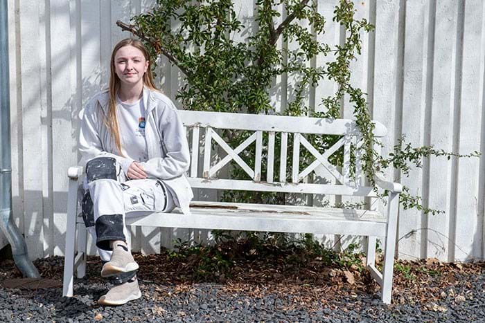 Tanja Sørensen er færdiguddannet bygningsmaler til december. Foto Søren Hytting.