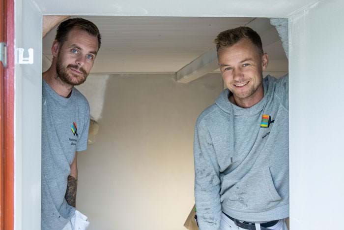 Daniel Sommer, tv, og kollegaen René Rosenørn ved begge fra egen erfaring, at hvis mester er firkantet, så bliver sjakket det også. Det forsøger de at undgå i deres fælles virksomhed. Foto Søren Hytting.