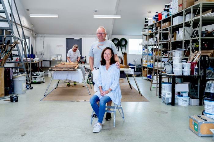 Susanne og Michael Jørgensen, har lige været på en tre dages tur til Malaga og høre Thomas Helmig. Vi har verdens bedste personale, der passer telefonen og driver virksomheden, mens vi er væk, siger malermester Michael Jørgensen. Foto Sarah Christine Nørgaard.