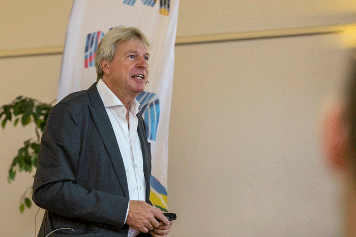 60 oldermænd og formænd deltog i debatten om laugsstrukturen i Danske Malermestre, da der var oldermands- og formandsmøde i Maribo i oktober. Formand Per Vangekjær indledte debatten om fremtiden. Foto Søren Hytting.