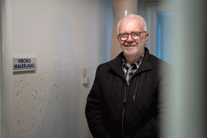 Tidligere oldermand i Viborg Malerlaug, Per V. Laursen, meldte sig ind i lauget samme dag, som han blev selvstændig. Det var i 1969. Og har nydt alle de timer, han har brugt i selskab med kollegerne. Han blev i 2004 afløst af Jan Thomsen som oldermand. Foto Sarah Christine Nørgaard.