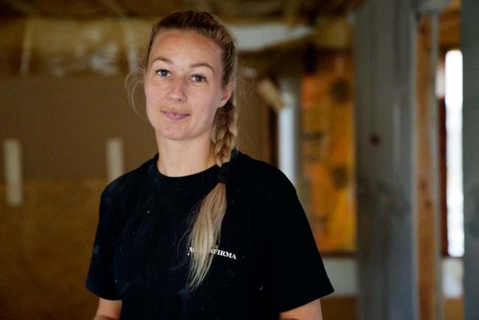 Sisse Juul Pedersen er begyndt at tænke på, hvordan hun kan kombinere job og barsel. Foto Brian Rasmussen.