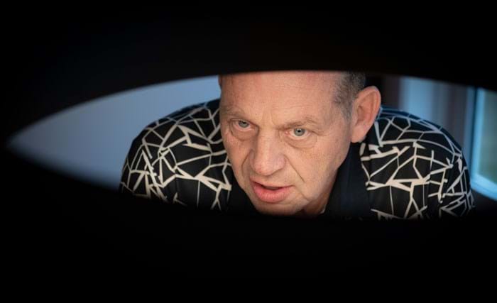 Malermester Bo Bjerregaard slår fast, at man sagtens kan være leder på – måske ikke 37, men 45 timer. Hans to dygtige og effektive konduktører arbejder også 37 timer om ugen. Det er vigtigt, at han selv signalerer, at arbejdsugen ikke skal være for lang. Foto Søren Hytting