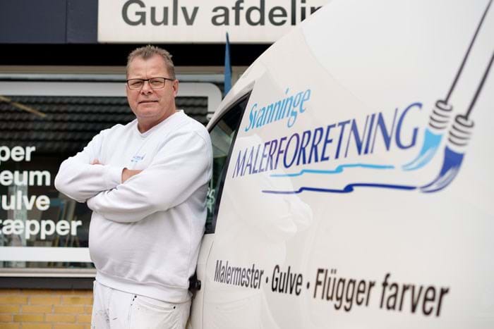 Malermester Peder Find har jævnligt de ansatte af sted på efteruddannelse. Selv er han faldet i den klassiske fælde; der har ikke været tid, siger han. Foto Alex Tran