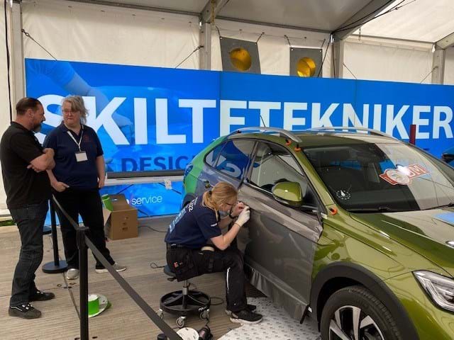 I fremtiden kan unge ikke blive uddannet til skiltetekniker i København. Det møder kritik fra både Skilt & Print Branchen og Danske Malermestre.