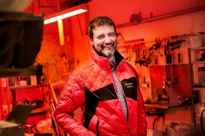 Arbejdsmiljøet er optimeret - både fysisk og psykisk. Medarbejderne har deres eget værktøj og udstyr, så ingen skal blive frustreret over, at én kollega ikke har behandlet girafsliberen eller sprøjtespartelanlægget ordentligt. Det giver mere psykisk ro - og forhindrer stress. Foto Brian Rasmussen.