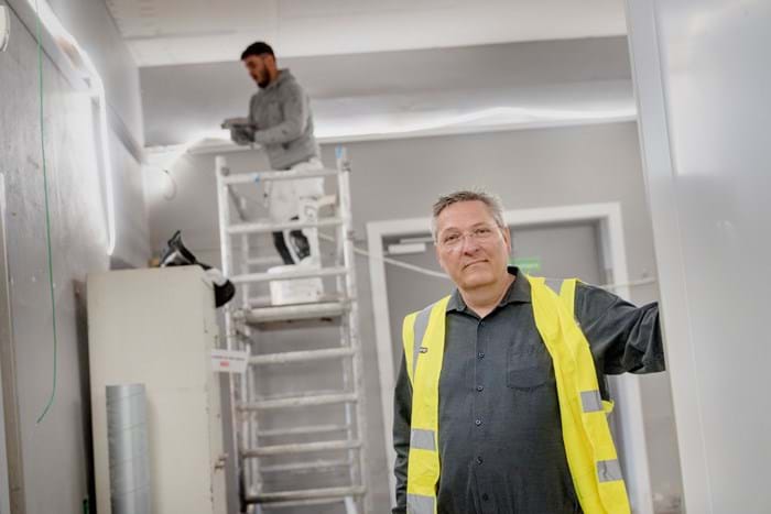 Det giver et forkert billede, hvis man alene ser på timeprisen, mener malermester Michael Dalsgaard Sonne. Foto: Brian Rasmussen.