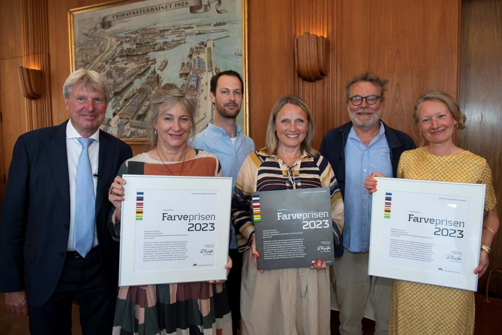 Vinder af Farveprisen 2023. Fra venstre Danske Malermestres formand, Per Vangekjær. Erica Mangor Heyckendorff og Frederik Engell Holm fra Rønnow Arkitekter, Anne Skovbro fra By & Havn, Claus Bay fra Rønnow Arkitekter og Johanne Bornemann Mogensen, Nationalmuseet. Foto: Søren Hytting