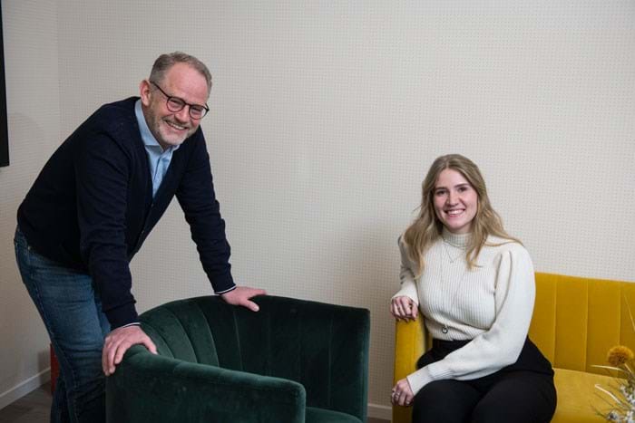 Malermester Kenneth Fischer og mentorordning ansvarlig Nadine Larsen fortæller, at de senest uddannede lærlinge de har haft, efterfølgende er blevet i virksomheden som svende. Det er godt som arbejdsgiver at vide, at kvaliteten af de nyudlærte svende er så god, at de nok skal få ansættelse i branchen fremadrettet. Foto Søren Hytting