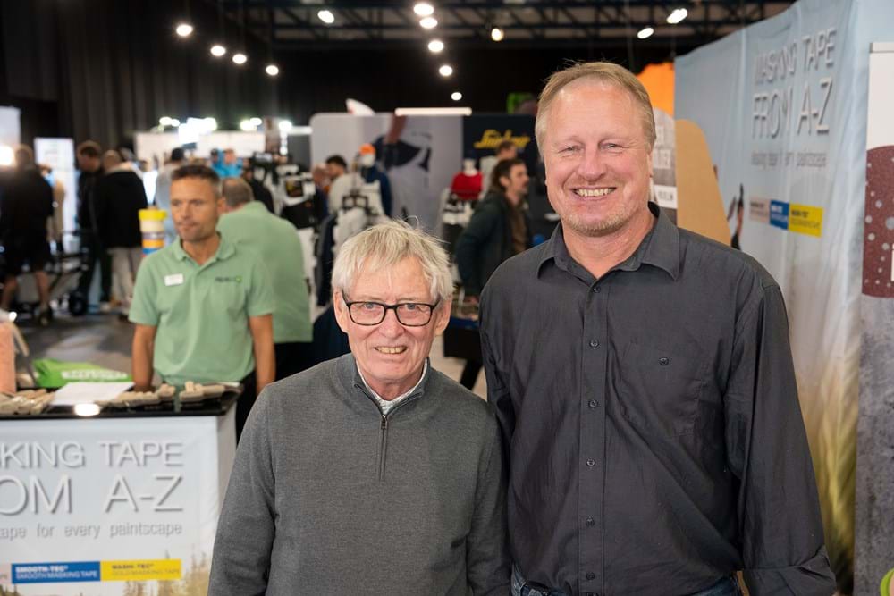 Peter Müller og Søren Antvorskov Hansen har kendt hinanden siden 1987 fra Svendborg Malerlaug. Peter Müller har ikke tænkt over, hvornår han vil stoppe på arbejdsmarkedet. Det er ikke alderen, der afgør det. Foto Alex Tran