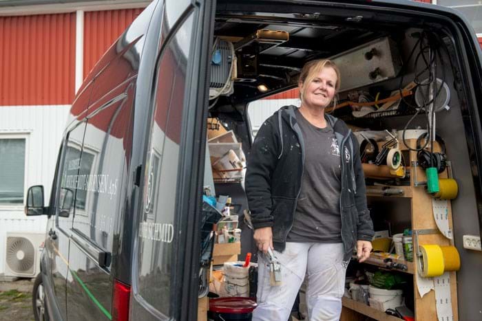 Hvis en lærling kommer for sent og ikke er mødt ind 10-15 minutter efter mødetid, har Bente Schmidt-Sørensen sagt til svendene, at så skal de bare køre. Foto Søren Hytting